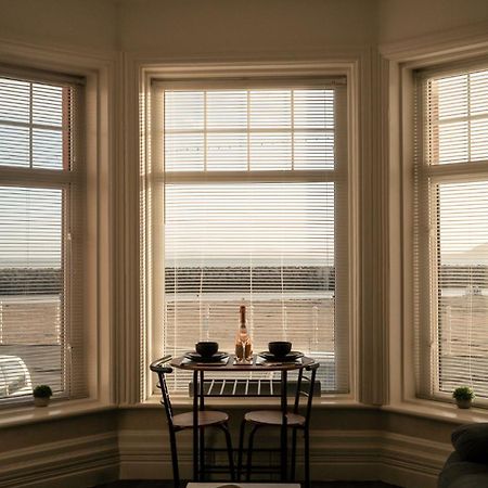 Stunning 2 Bedroom Ground Floor Sea View Apartment Rhos-on-Sea Bagian luar foto