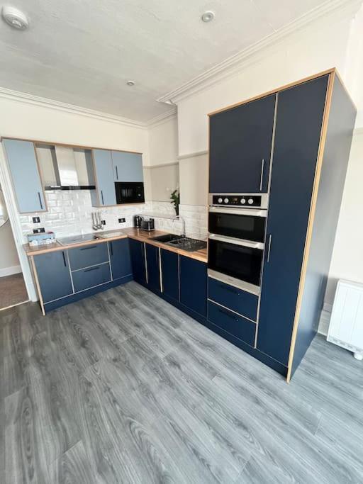Stunning 2 Bedroom Ground Floor Sea View Apartment Rhos-on-Sea Bagian luar foto