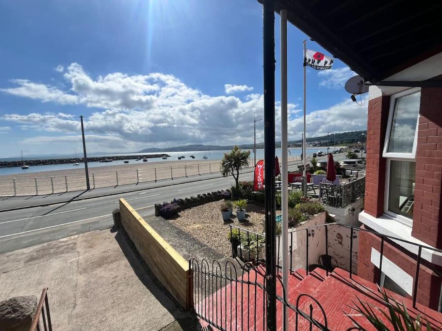 Stunning 2 Bedroom Ground Floor Sea View Apartment Rhos-on-Sea Bagian luar foto
