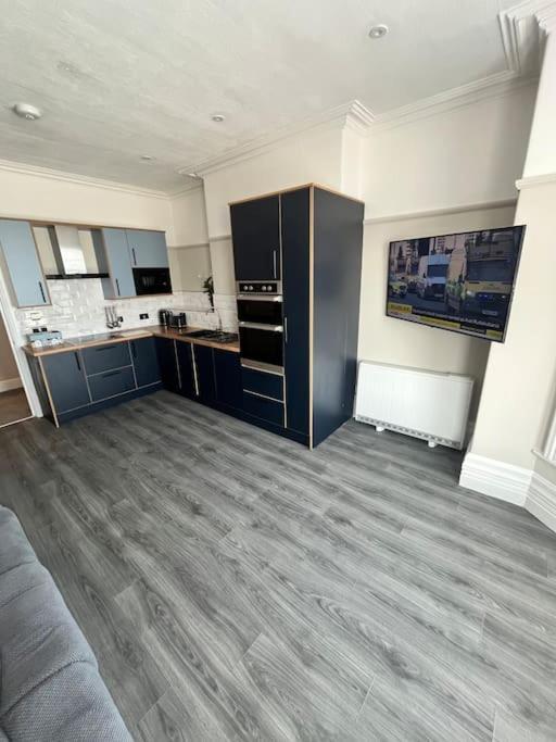 Stunning 2 Bedroom Ground Floor Sea View Apartment Rhos-on-Sea Bagian luar foto