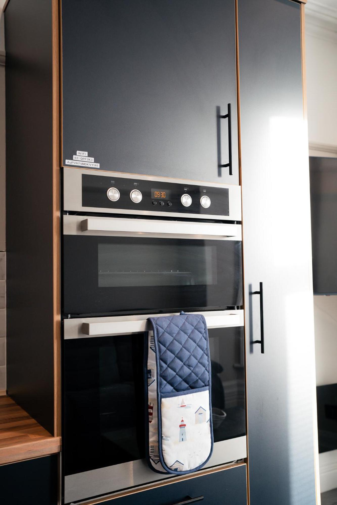 Stunning 2 Bedroom Ground Floor Sea View Apartment Rhos-on-Sea Bagian luar foto